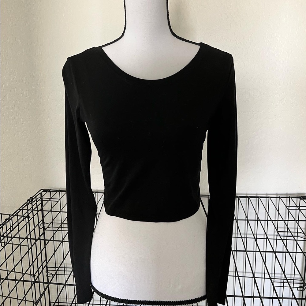 Black cropped long sleeve